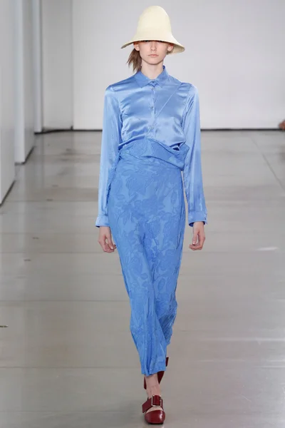 Look 11